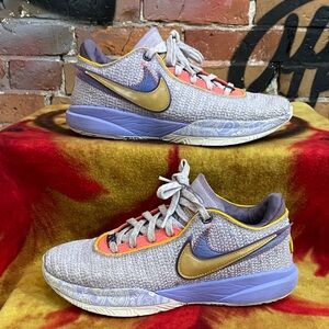 NIKE-men’s LEBRON 20 ‘PURPLE & GOLD’ lace-up basketball shoes